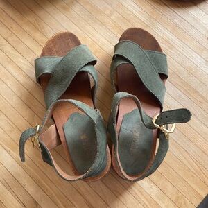 Stringart suede crossover clog heeled sandal